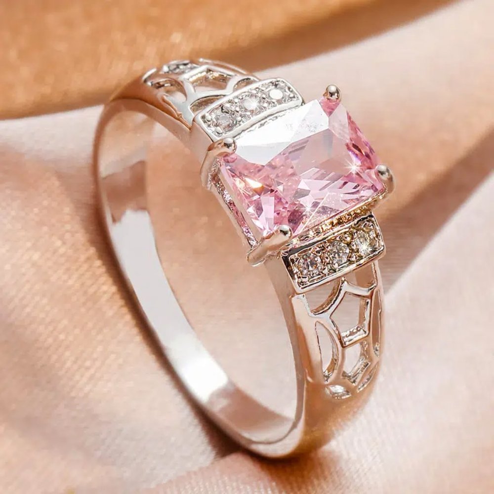 Beautiful PInk Zircon Womens Girls Rectangular 5 Ct14K Gold Ring Size 7